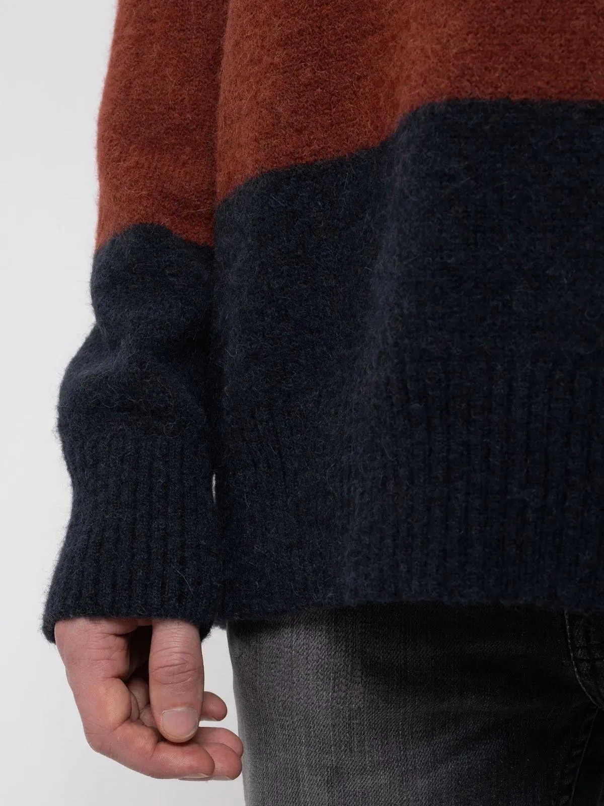 Hampus Alaca Sweater (Block Navy)