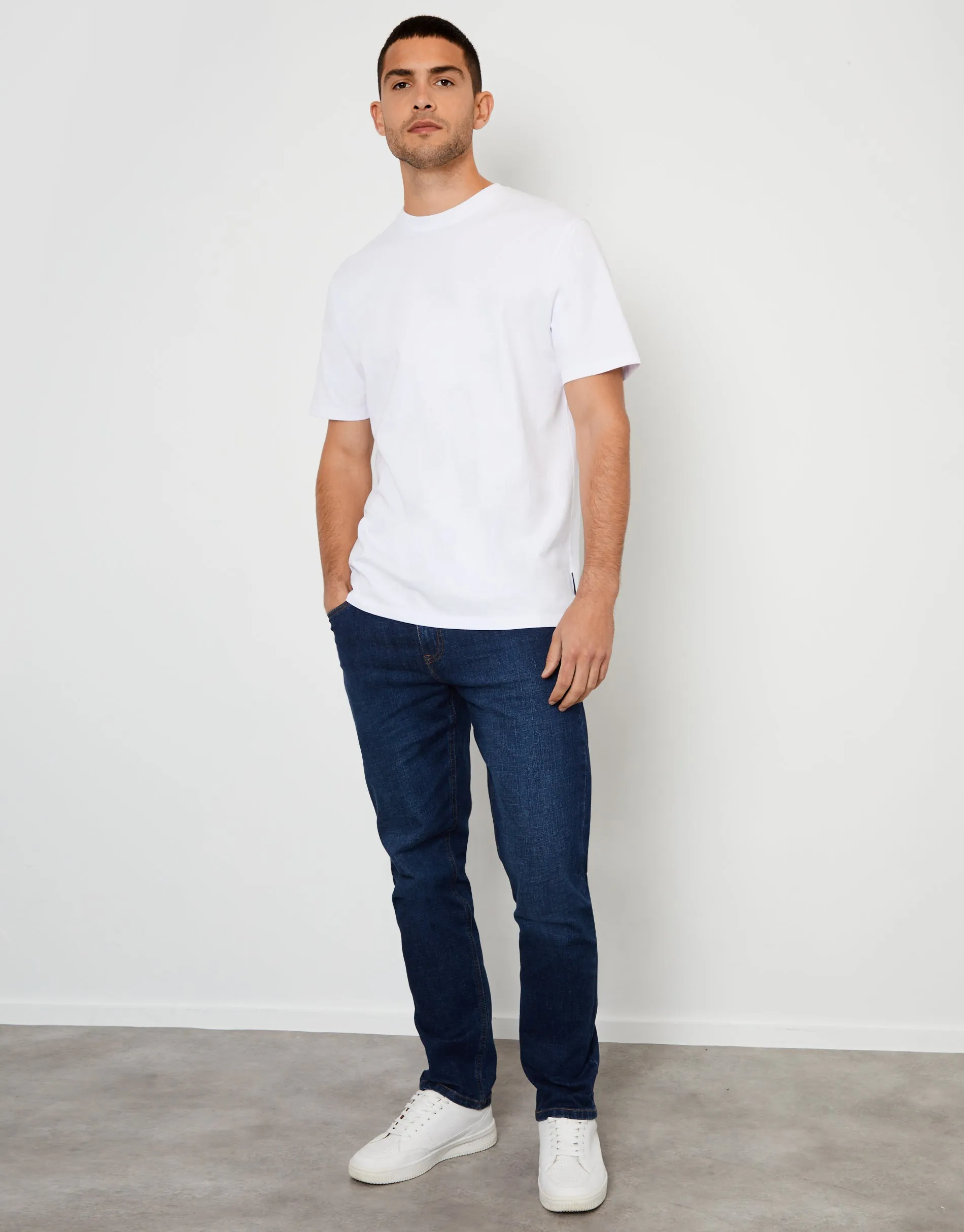 Men's Dark Wash Stretch Heritage Straight Leg Jeans